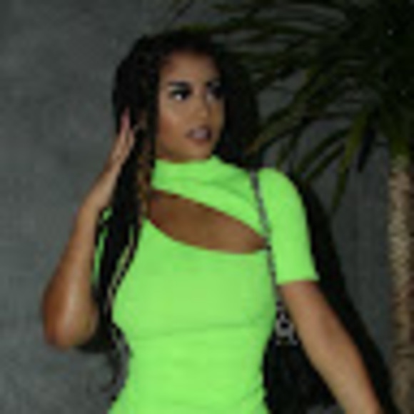 Meet your Posher, Courtni - Picture 1 of 1